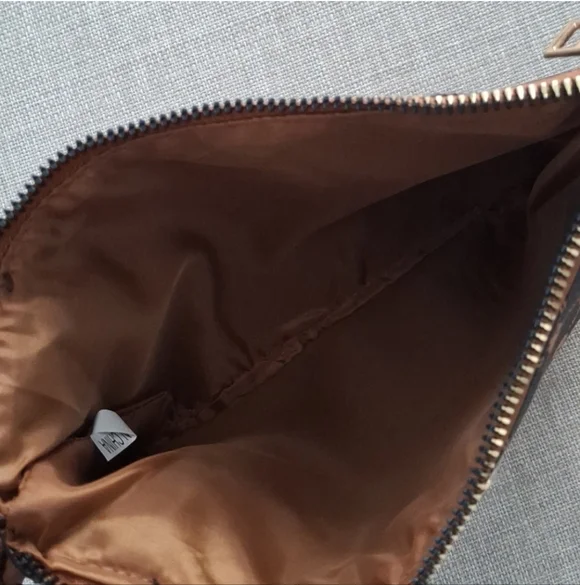 Gloria Vanderbilt Wristlet - Picture 4 of 7